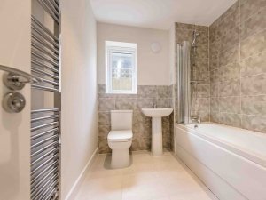 Ensuite shower/bath