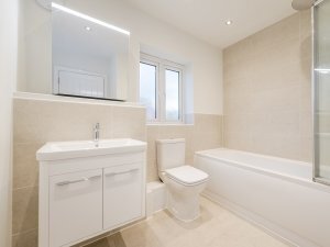 Main bathroom 